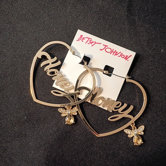 Betsey Johnson Gold Honey Heart Earrings with Bee Charm - Picture 2 of 3